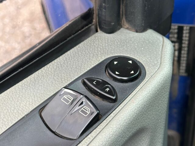 Синий Мерседес Вито, объемом двигателя 2.2 л и пробегом 431 тыс. км за 5050 $, фото 13 на Automoto.ua