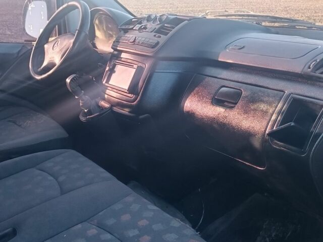 Синий Мерседес Вито, объемом двигателя 2.2 л и пробегом 130 тыс. км за 4800 $, фото 4 на Automoto.ua