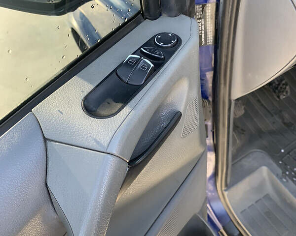 Синий Мерседес Вито, объемом двигателя 2.2 л и пробегом 328 тыс. км за 6500 $, фото 15 на Automoto.ua