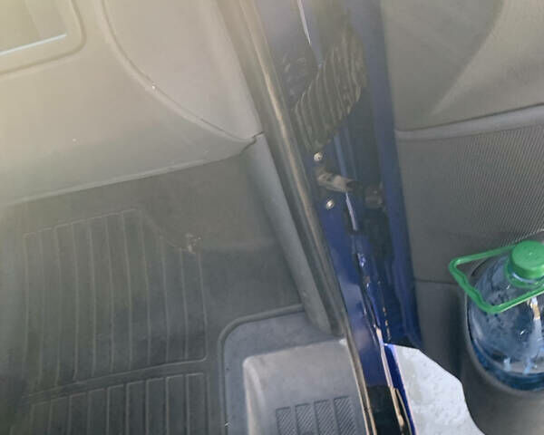 Синий Мерседес Вито, объемом двигателя 2.2 л и пробегом 328 тыс. км за 6500 $, фото 8 на Automoto.ua