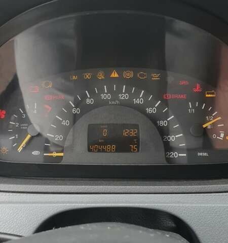 Синий Мерседес Вито, объемом двигателя 2.15 л и пробегом 410 тыс. км за 7200 $, фото 4 на Automoto.ua