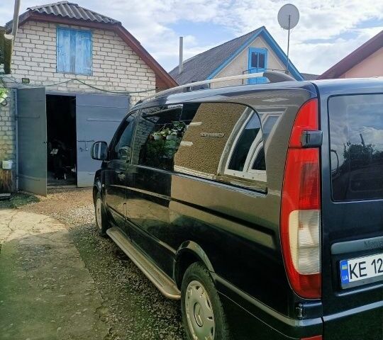Синий Мерседес Вито, объемом двигателя 2.1 л и пробегом 223 тыс. км за 10000 $, фото 2 на Automoto.ua