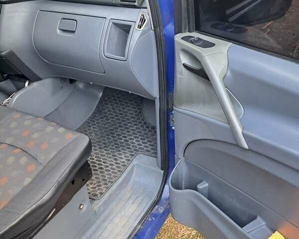 Синий Мерседес Вито, объемом двигателя 2.15 л и пробегом 390 тыс. км за 5500 $, фото 1 на Automoto.ua