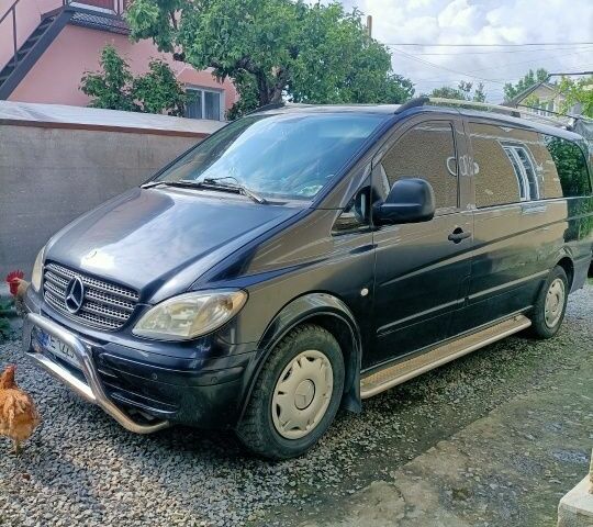 Синий Мерседес Вито, объемом двигателя 2.1 л и пробегом 223 тыс. км за 10000 $, фото 1 на Automoto.ua