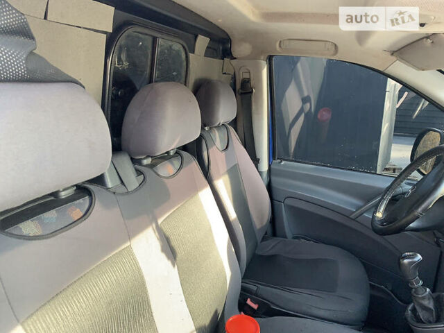 Синий Мерседес Вито, объемом двигателя 2.2 л и пробегом 328 тыс. км за 6500 $, фото 10 на Automoto.ua