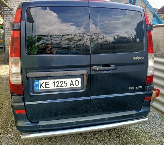 Синий Мерседес Вито, объемом двигателя 2.1 л и пробегом 223 тыс. км за 10000 $, фото 3 на Automoto.ua