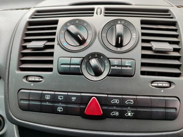 Синий Мерседес Вито, объемом двигателя 2.1 л и пробегом 273 тыс. км за 9300 $, фото 9 на Automoto.ua