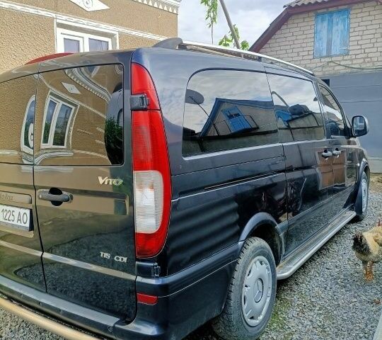 Синий Мерседес Вито, объемом двигателя 2.1 л и пробегом 223 тыс. км за 10000 $, фото 4 на Automoto.ua