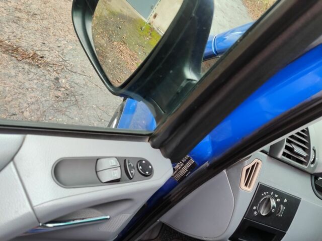 Синий Мерседес Вито, объемом двигателя 2.1 л и пробегом 273 тыс. км за 9300 $, фото 10 на Automoto.ua