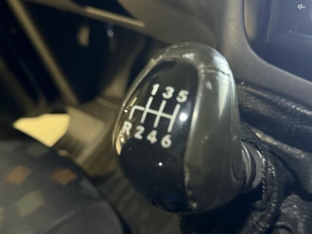 Синий Мерседес Вито, объемом двигателя 2.2 л и пробегом 330 тыс. км за 4900 $, фото 12 на Automoto.ua