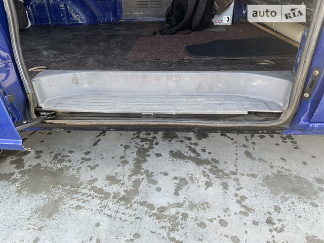 Синий Мерседес Вито, объемом двигателя 2.2 л и пробегом 328 тыс. км за 6500 $, фото 4 на Automoto.ua