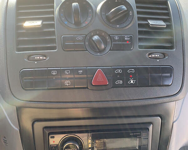 Синий Мерседес Вито, объемом двигателя 2.2 л и пробегом 328 тыс. км за 6500 $, фото 13 на Automoto.ua