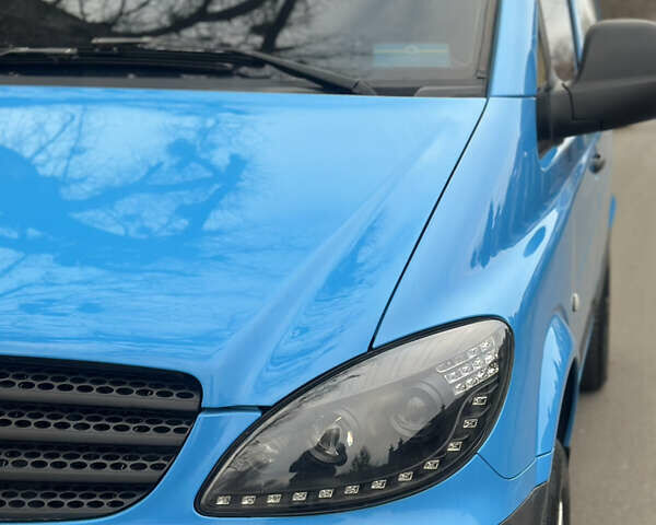 Синий Мерседес Вито, объемом двигателя 2.15 л и пробегом 379 тыс. км за 11111 $, фото 5 на Automoto.ua