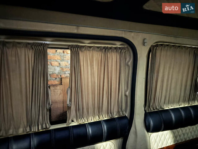 Синий Мерседес Вито, объемом двигателя 2.15 л и пробегом 367 тыс. км за 13000 $, фото 11 на Automoto.ua