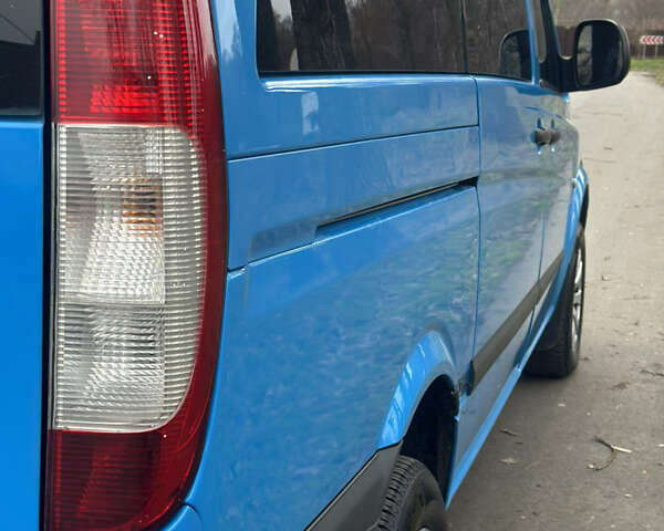 Синий Мерседес Вито, объемом двигателя 2.15 л и пробегом 379 тыс. км за 11111 $, фото 9 на Automoto.ua