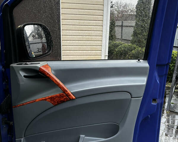 Синий Мерседес Вито, объемом двигателя 2.15 л и пробегом 367 тыс. км за 13000 $, фото 26 на Automoto.ua