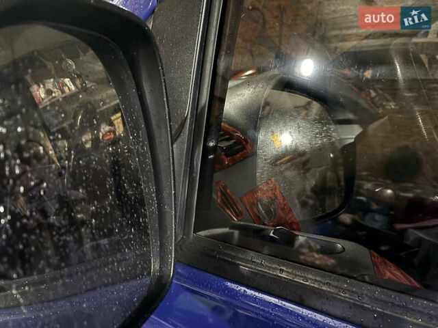 Синий Мерседес Вито, объемом двигателя 2.15 л и пробегом 367 тыс. км за 13000 $, фото 13 на Automoto.ua