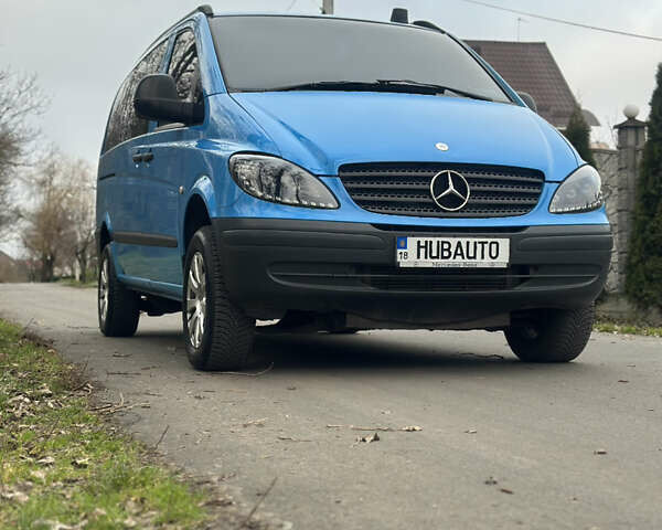 Синий Мерседес Вито, объемом двигателя 2.15 л и пробегом 379 тыс. км за 11111 $, фото 2 на Automoto.ua