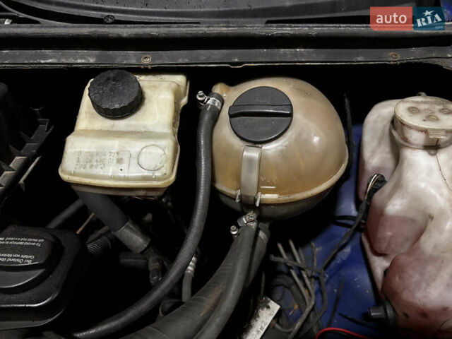 Синий Мерседес Вито, объемом двигателя 2.15 л и пробегом 367 тыс. км за 13000 $, фото 14 на Automoto.ua