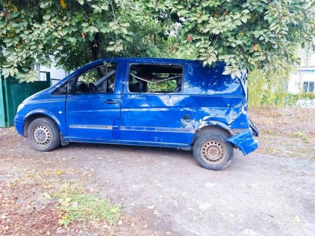 Синий Мерседес Вито, объемом двигателя 2.2 л и пробегом 270 тыс. км за 2500 $, фото 3 на Automoto.ua