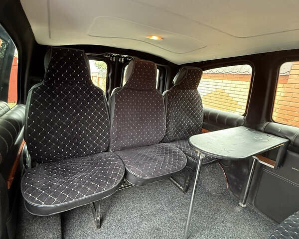 Синий Мерседес Вито, объемом двигателя 2.15 л и пробегом 357 тыс. км за 8200 $, фото 6 на Automoto.ua