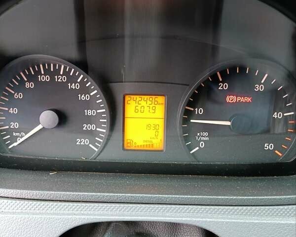 Синий Мерседес Вито, объемом двигателя 2.15 л и пробегом 242 тыс. км за 8300 $, фото 10 на Automoto.ua