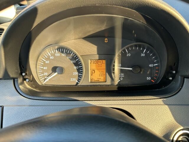 Синий Мерседес Вито, объемом двигателя 2.2 л и пробегом 230 тыс. км за 11400 $, фото 7 на Automoto.ua