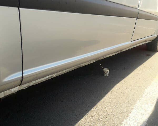 Синий Мерседес Вито, объемом двигателя 2.1 л и пробегом 338 тыс. км за 8300 $, фото 4 на Automoto.ua