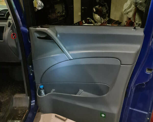 Синий Мерседес Вито, объемом двигателя 2.15 л и пробегом 390 тыс. км за 8900 $, фото 11 на Automoto.ua