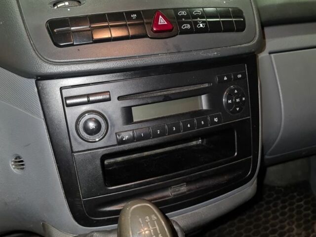 Синий Мерседес Вито, объемом двигателя 2.1 л и пробегом 390 тыс. км за 8900 $, фото 11 на Automoto.ua