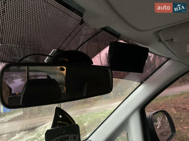 Мерседес Вито 2008 в Коростышеве на Automoto.ua Синий Мерседес Вито, объемом двигателя 2.99 л и пробегом 339 тыс. км за 9999 $, фото 12 на Automoto.ua