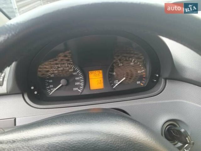 Синий Мерседес Вито, объемом двигателя 2.15 л и пробегом 295 тыс. км за 8900 $, фото 5 на Automoto.ua