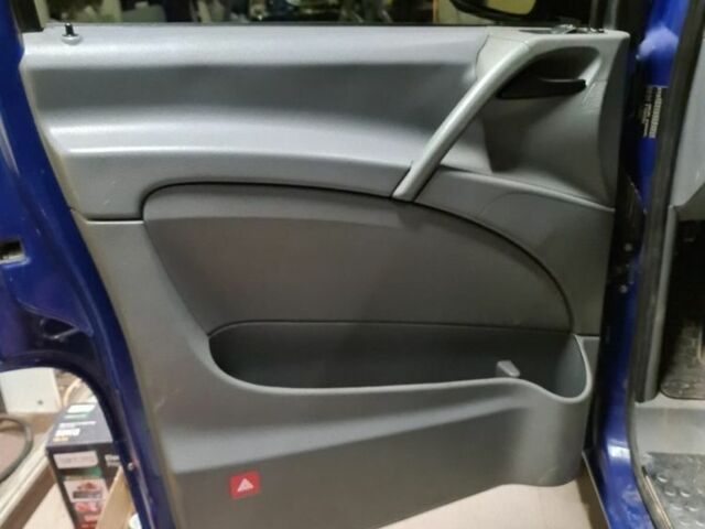 Синий Мерседес Вито, объемом двигателя 2.1 л и пробегом 390 тыс. км за 8900 $, фото 14 на Automoto.ua