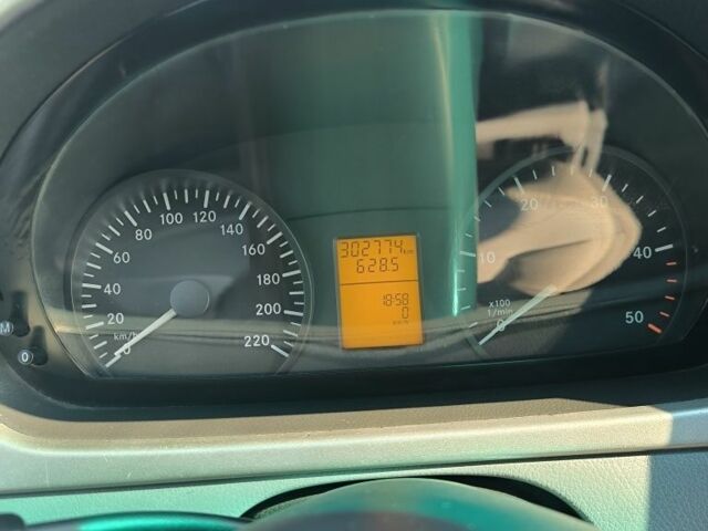 Синий Мерседес Вито, объемом двигателя 2.1 л и пробегом 302 тыс. км за 11800 $, фото 7 на Automoto.ua