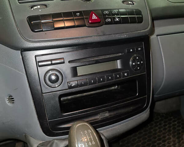 Синий Мерседес Вито, объемом двигателя 2.15 л и пробегом 390 тыс. км за 8900 $, фото 13 на Automoto.ua