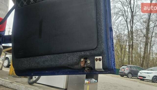 Синий Мерседес Вито, объемом двигателя 2.15 л и пробегом 404 тыс. км за 9999 $, фото 26 на Automoto.ua