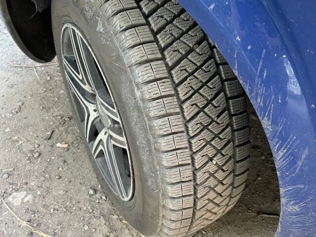 Синий Мерседес Вито, объемом двигателя 2.1 л и пробегом 390 тыс. км за 8900 $, фото 18 на Automoto.ua