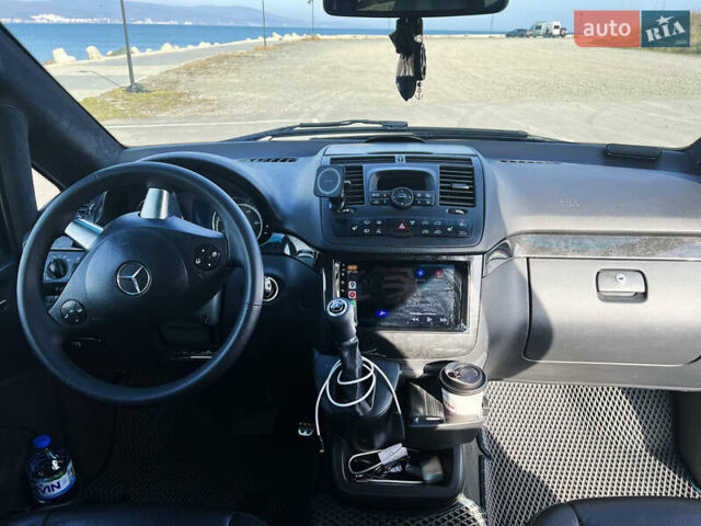 Синий Мерседес Вито, объемом двигателя 2.2 л и пробегом 480 тыс. км за 16000 $, фото 10 на Automoto.ua