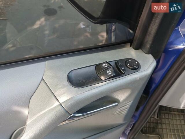 Синій Мерседес Віто, об'ємом двигуна 2.15 л та пробігом 345 тис. км за 11550 $, фото 11 на Automoto.ua