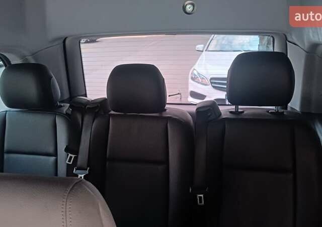 Синий Мерседес Вито, объемом двигателя 2.2 л и пробегом 293 тыс. км за 10700 $, фото 9 на Automoto.ua