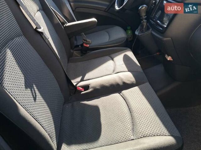 Синий Мерседес Вито, объемом двигателя 2.14 л и пробегом 285 тыс. км за 12000 $, фото 16 на Automoto.ua