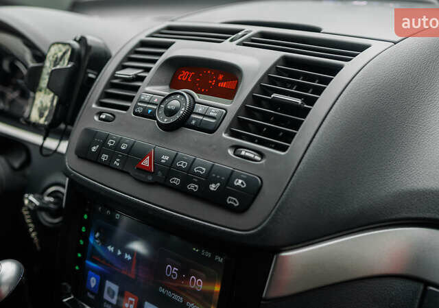Мерседес Вито 2011 в Черновцах на Automoto.ua Синий Мерседес Вито, объемом двигателя 2.14 л и пробегом 327 тыс. км за 17800 $, фото 38 на Automoto.ua