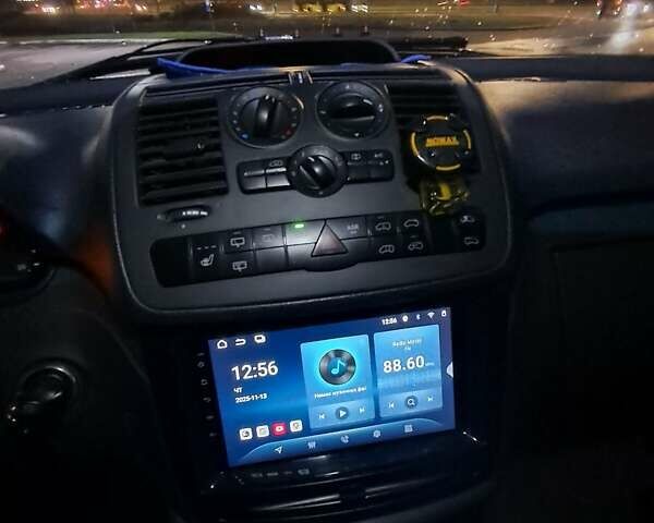 Синий Мерседес Вито, объемом двигателя 2.14 л и пробегом 285 тыс. км за 12000 $, фото 1 на Automoto.ua