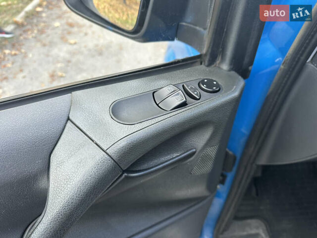 Синий Мерседес Вито, объемом двигателя 2.14 л и пробегом 226 тыс. км за 10700 $, фото 5 на Automoto.ua