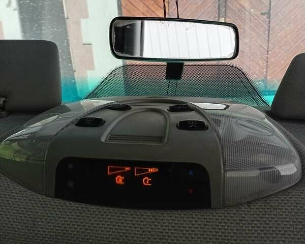 Синий Мерседес Вито, объемом двигателя 2.14 л и пробегом 395 тыс. км за 14500 $, фото 12 на Automoto.ua