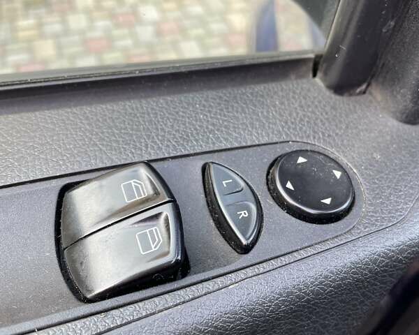 Синий Мерседес Вито, объемом двигателя 2.14 л и пробегом 385 тыс. км за 15999 $, фото 8 на Automoto.ua