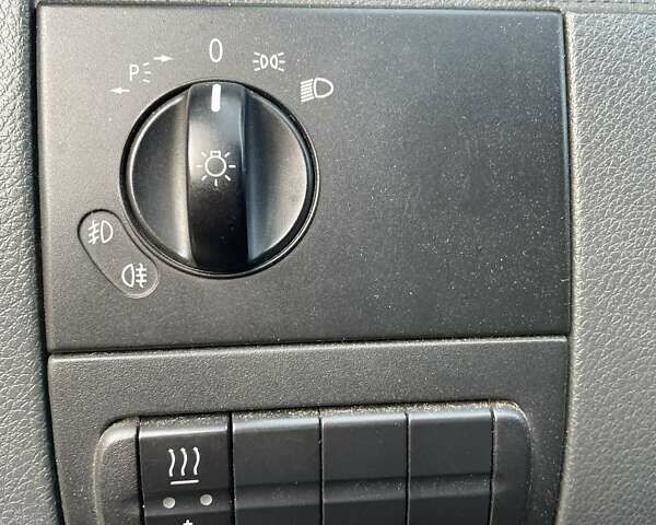 Синий Мерседес Вито, объемом двигателя 2.14 л и пробегом 385 тыс. км за 15999 $, фото 12 на Automoto.ua