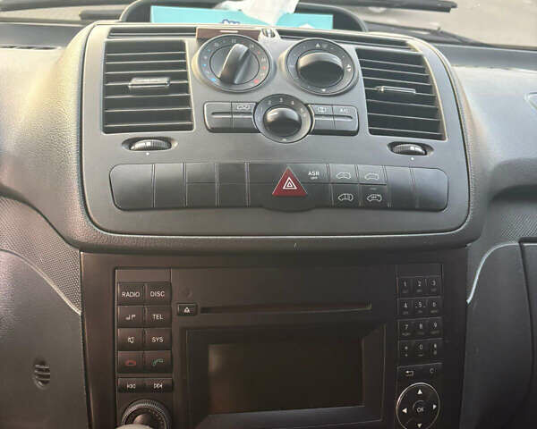 Синий Мерседес Вито, объемом двигателя 2.14 л и пробегом 400 тыс. км за 10000 $, фото 7 на Automoto.ua