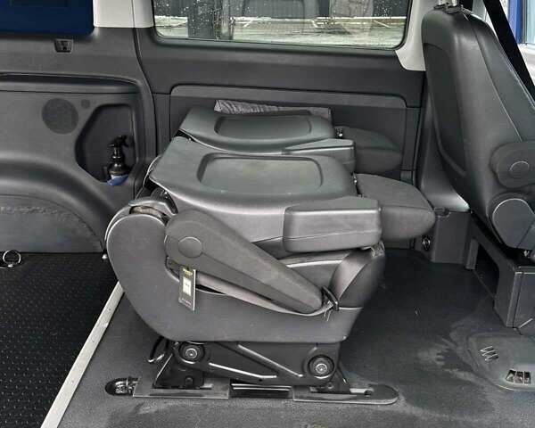 Синий Мерседес Вито, объемом двигателя 2.14 л и пробегом 332 тыс. км за 16000 $, фото 7 на Automoto.ua