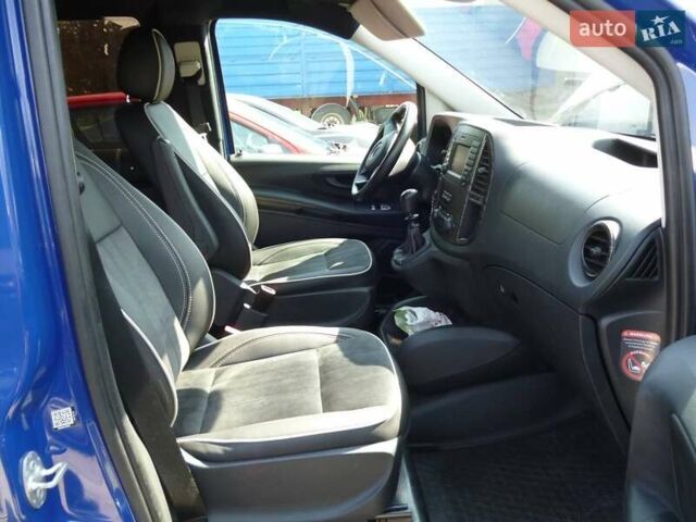 Синий Мерседес Вито, объемом двигателя 2.2 л и пробегом 210 тыс. км за 16700 $, фото 1 на Automoto.ua